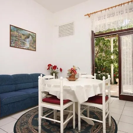 Stipe - Free Parking Biograd Na Moru