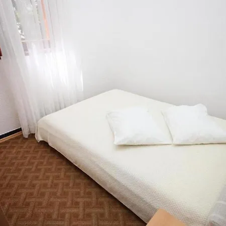 Stipe - Free Parking Biograd Na Moru