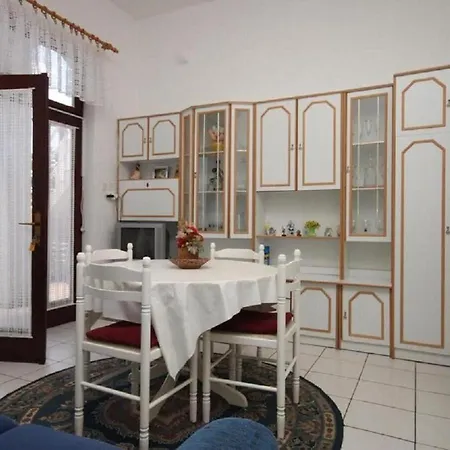 Apartment Stipe