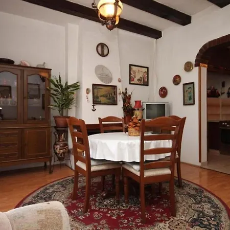 Apartment Stipe