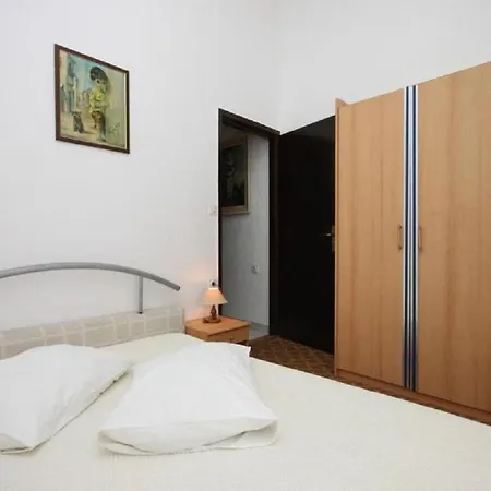 Apartment Stipe *